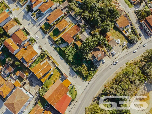 VENDE-SE TERRENO DE ESQUINA NO BAIRRO ITAUM - ESTU