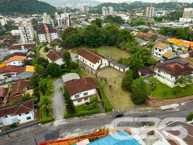 TERRENO NO BAIRRO GLÓRIA. Com uma área total de ap