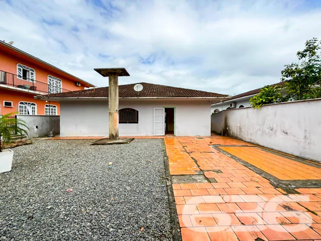 Excelente Casa Térrea no Bairro Iririú, Joinville