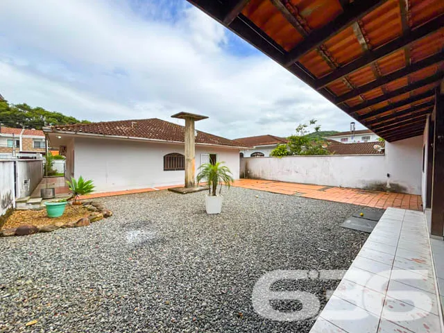 Excelente Casa Térrea no Bairro Iririú, Joinville