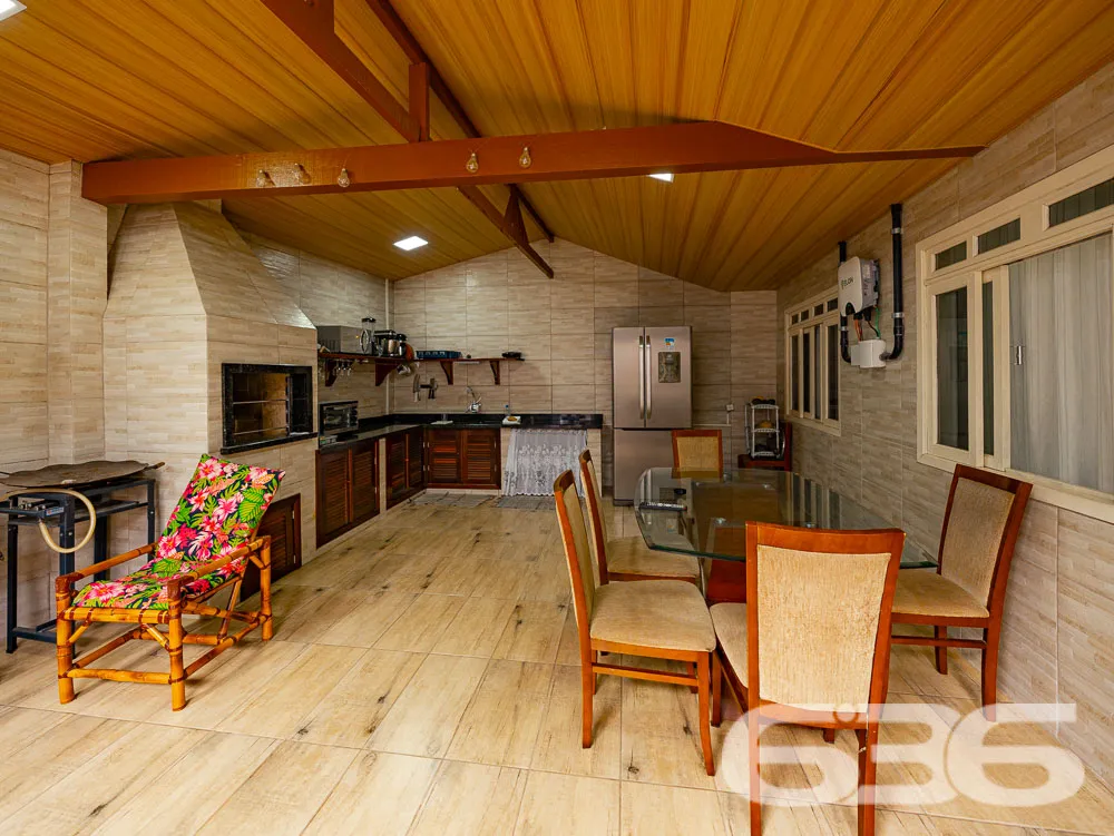 RESIDĂNCIA COM SALA COMERCIAL Ă VENDA NO BAIRRO IT