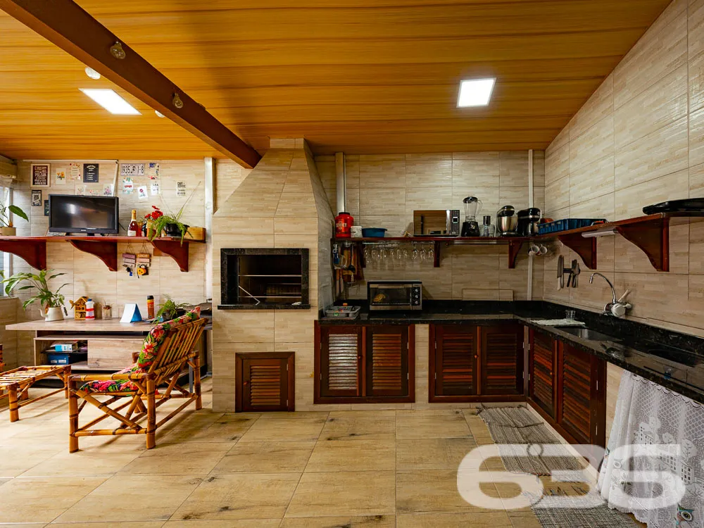 RESIDĂNCIA COM SALA COMERCIAL Ă VENDA NO BAIRRO IT