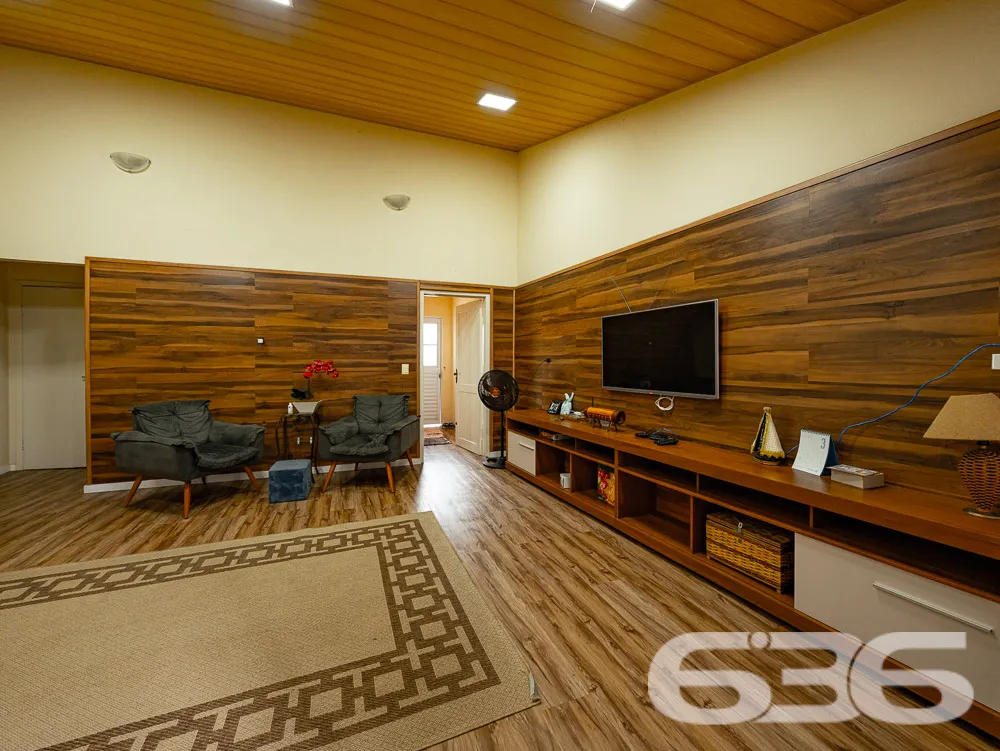 RESIDĂNCIA COM SALA COMERCIAL Ă VENDA NO BAIRRO IT