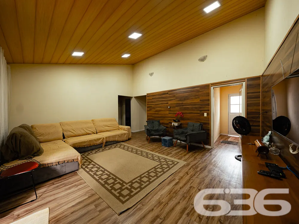 RESIDĂNCIA COM SALA COMERCIAL Ă VENDA NO BAIRRO IT