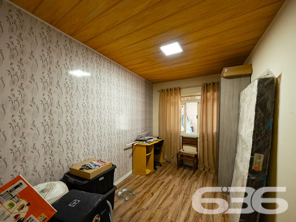 RESIDĂNCIA COM SALA COMERCIAL Ă VENDA NO BAIRRO IT