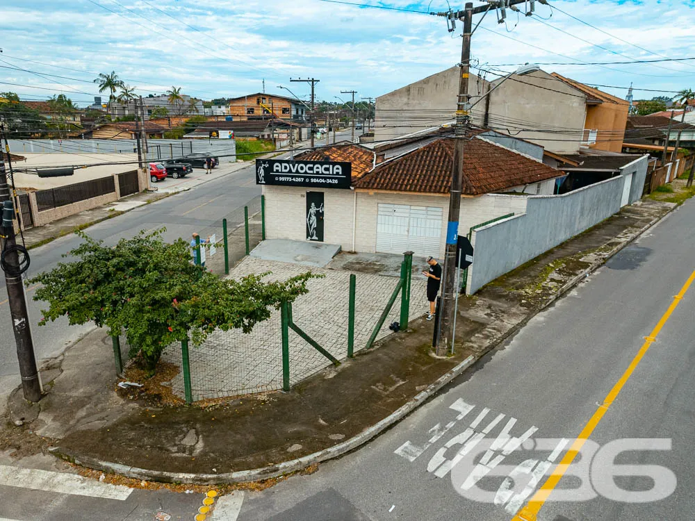 RESIDĂNCIA COM SALA COMERCIAL Ă VENDA NO BAIRRO IT