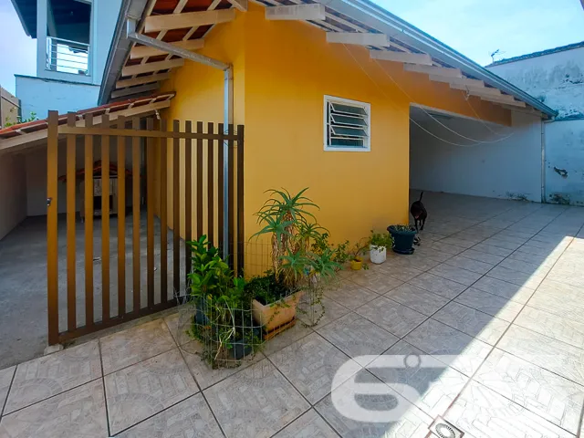 IMĂVEL COM SUĂTE + 5 DORMITĂRIOS NO BAIRRO ITAUM