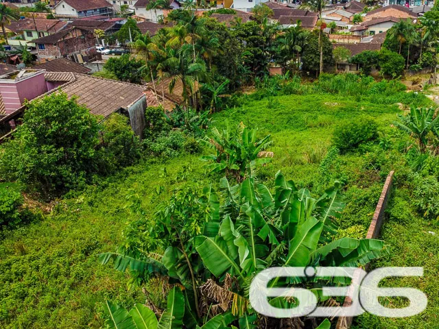 VENDE-SE TERRENO DE ESQUINA NO BAIRRO BOEHMERWALD,