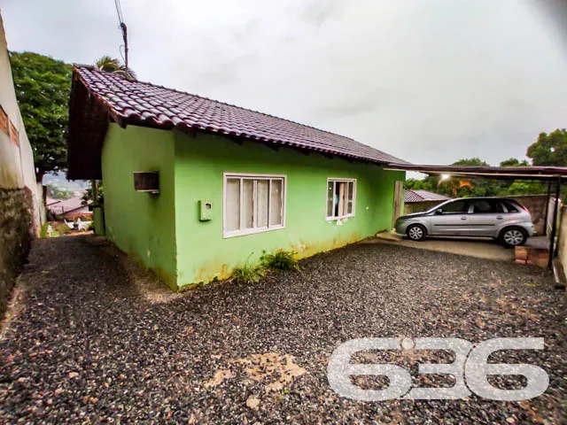 CASA COM 3 QUARTOS NO BAIRRO BOEHMERWALD - ESTUDA