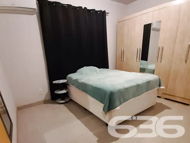 CASA COM AMPLO QUINTAL
Procurando uma casa térre