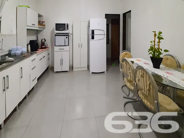 CASA COM AMPLO QUINTAL
Procurando uma casa térre