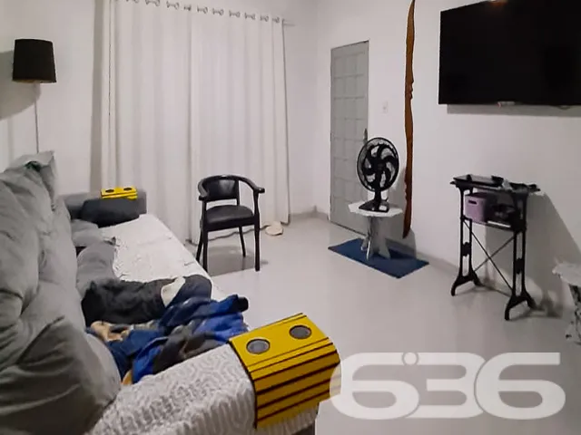 CASA COM AMPLO QUINTAL
Procurando uma casa térre