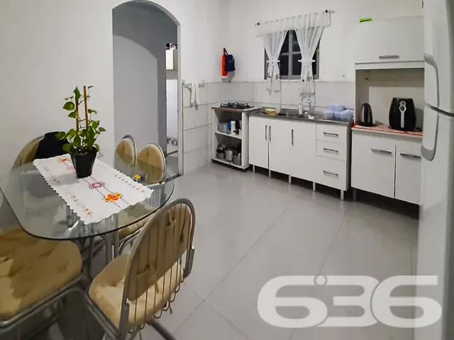 CASA COM AMPLO QUINTAL
Procurando uma casa térre