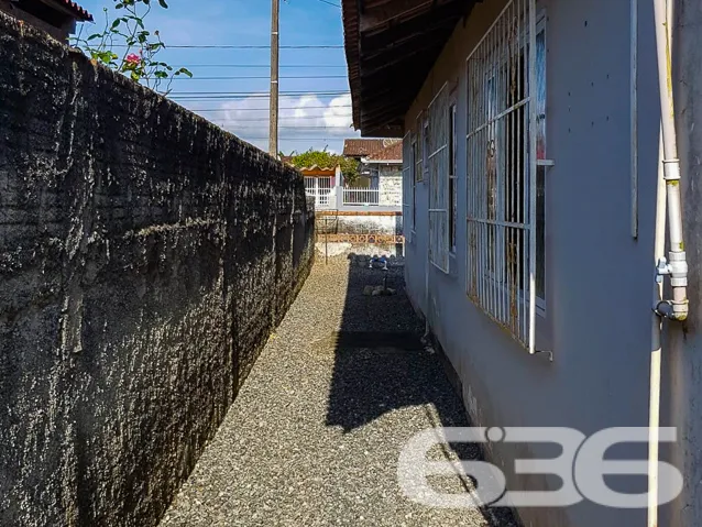 CASA COM 3 QUARTOS NO BAIRRO PARANAGUAMIRIM - ESTU
