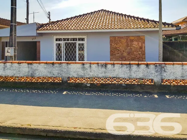 CASA COM 3 QUARTOS NO BAIRRO PARANAGUAMIRIM - ESTU