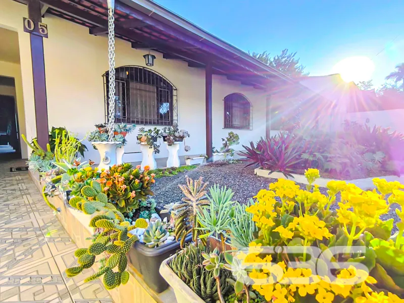 Casa térrea no Petrópolis | Ampla, arejada e com e