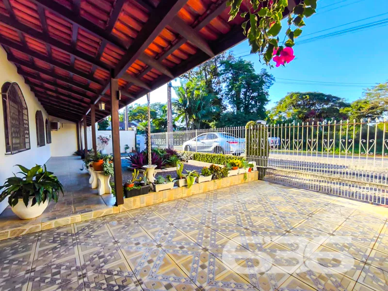 Casa térrea no Petrópolis | Ampla, arejada e com e