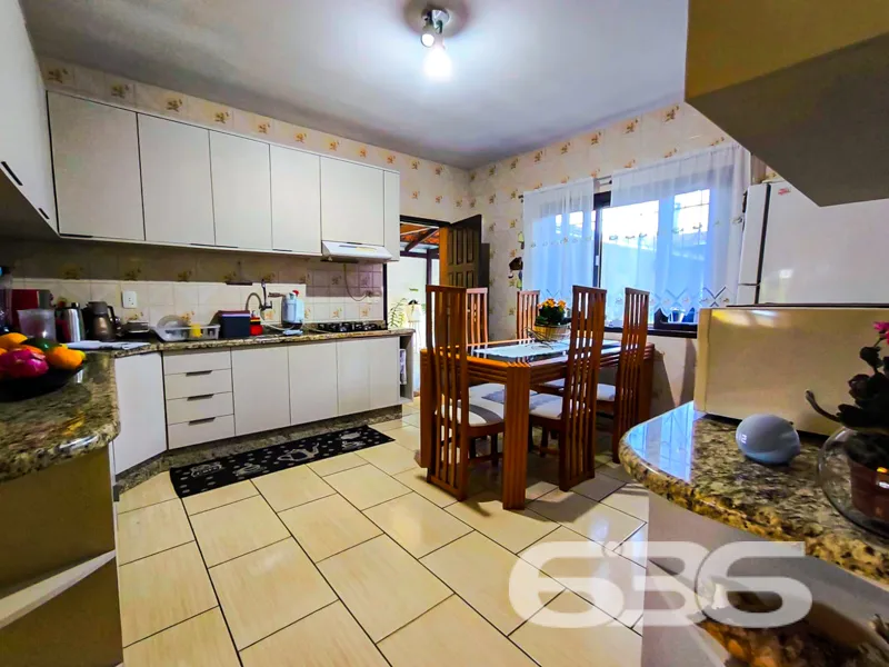 Casa térrea no Petrópolis | Ampla, arejada e com e