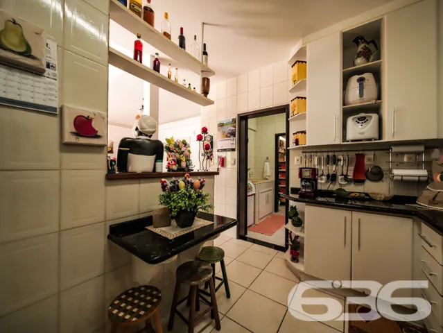 CASA COM 2 SUÍTES E MAIS 2 QUARTOS NO BAIRRO ANITA