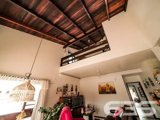 CASA COM 2 SUÍTES E MAIS 2 QUARTOS NO BAIRRO ANITA