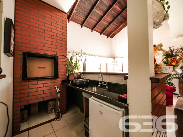 CASA COM 2 SUÍTES E MAIS 2 QUARTOS NO BAIRRO ANITA