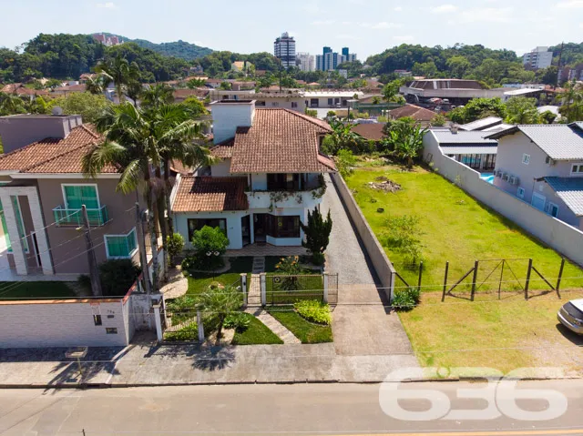 CASA COM 2 SUÍTES E MAIS 2 QUARTOS NO BAIRRO ANITA