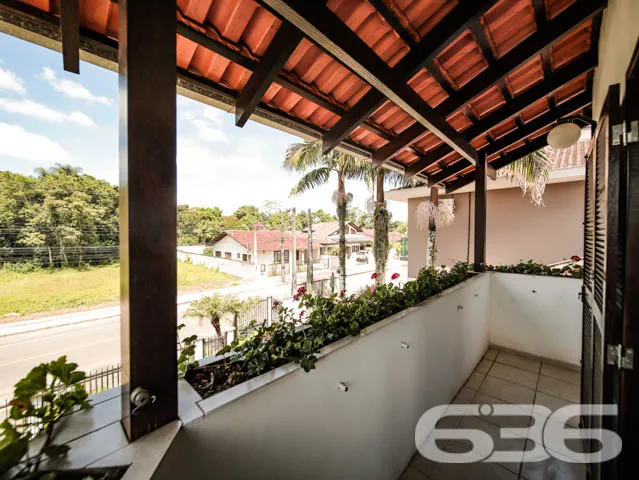 CASA COM 2 SUÍTES E MAIS 2 QUARTOS NO BAIRRO ANITA