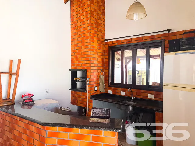 CASA COM 2 SUÍTES E MAIS 2 QUARTOS NO BAIRRO ANITA