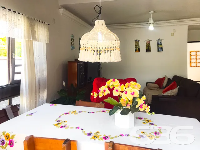 CASA COM 2 SUÍTES E MAIS 2 QUARTOS NO BAIRRO ANITA