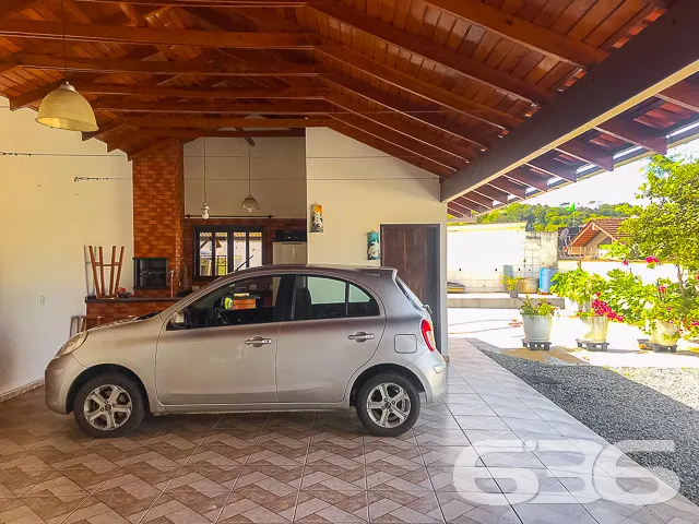 CASA COM 2 SUÍTES E MAIS 2 QUARTOS NO BAIRRO ANITA