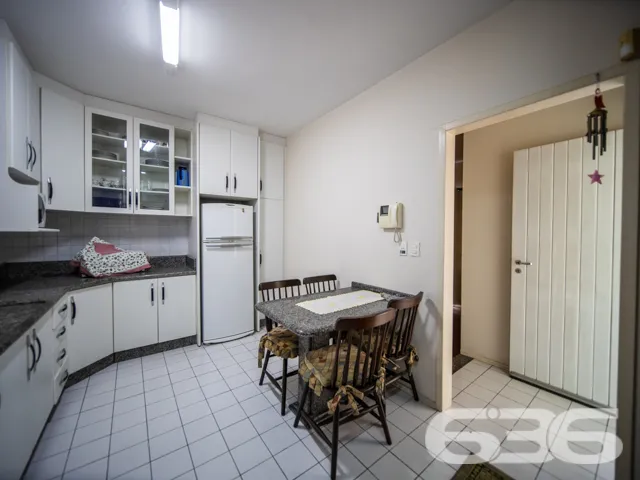 CASA COM 3 QUARTOS, NO BAIRRO SANTO ANTÔNIO, EM JO