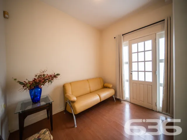 CASA COM 3 QUARTOS, NO BAIRRO SANTO ANTÔNIO, EM JO