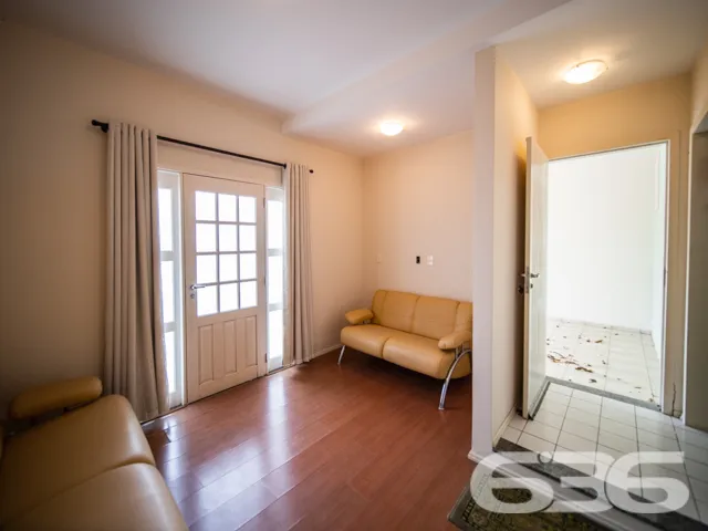 CASA COM 3 QUARTOS, NO BAIRRO SANTO ANTÔNIO, EM JO