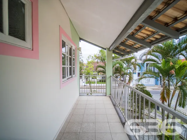 CASA COM 3 QUARTOS, NO BAIRRO SANTO ANTÔNIO, EM JO