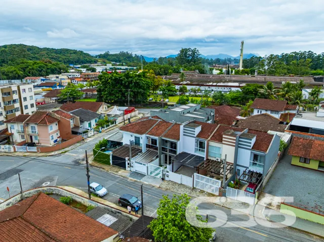 Excelente Sobrado Geminado no Bairro Boa Vista em 