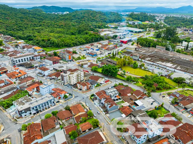 Excelente Sobrado Geminado no Bairro Boa Vista em 