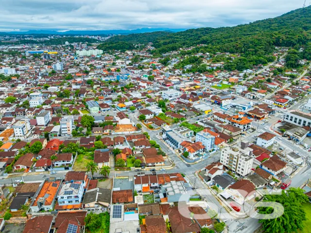 Excelente Sobrado Geminado no Bairro Boa Vista em 