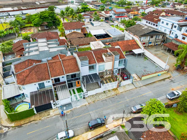 Excelente Sobrado Geminado no Bairro Boa Vista em 