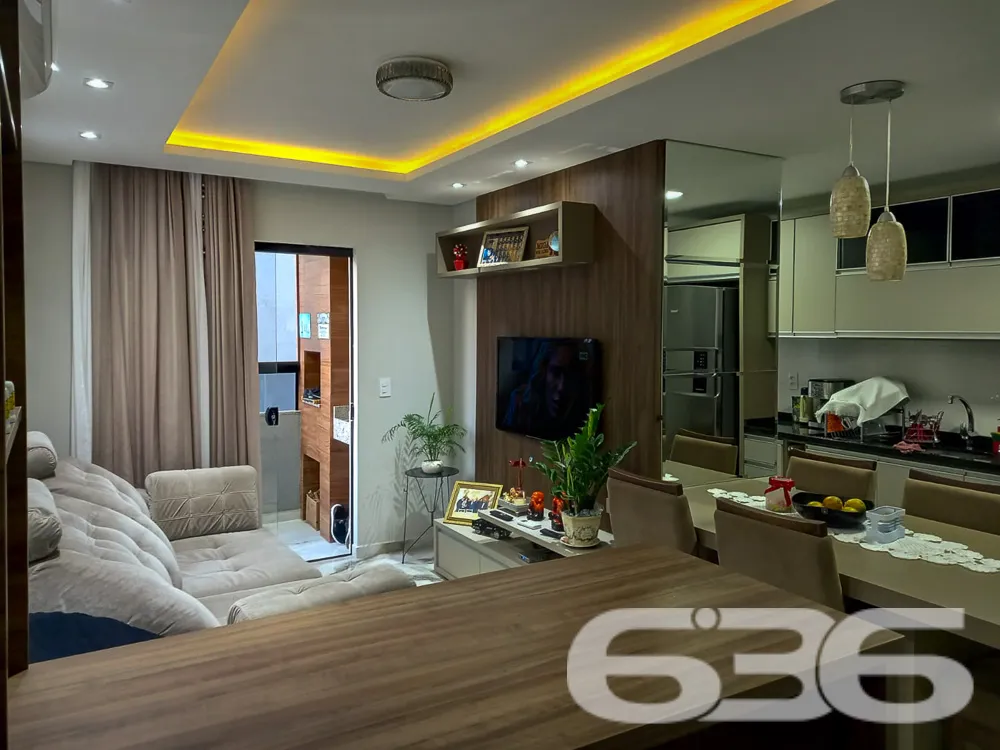 Apartamento Espaçoso com 2 Garagens. Localizado no
