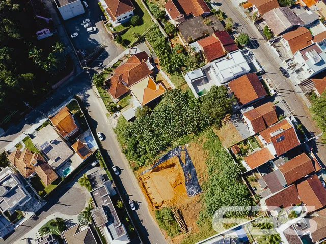 LOTE COM 830m² À VENDA, NO BAIRRO ANITA GARIBALDI,