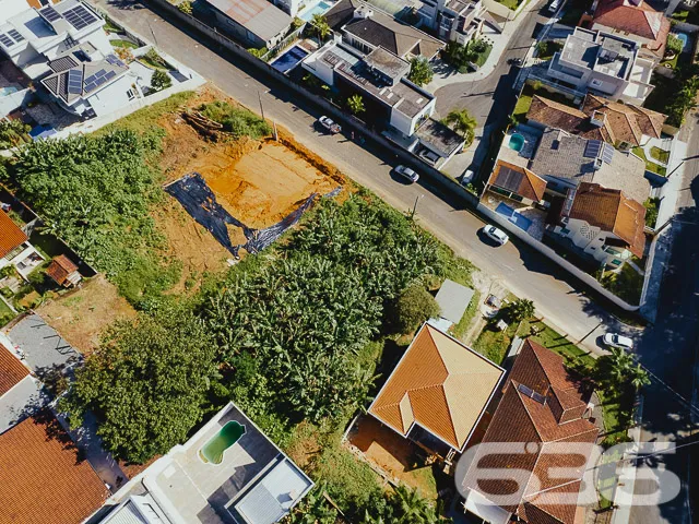 LOTE COM 830m² À VENDA, NO BAIRRO ANITA GARIBALDI,