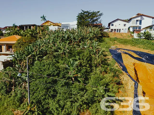 LOTE COM 830m² À VENDA, NO BAIRRO ANITA GARIBALDI,