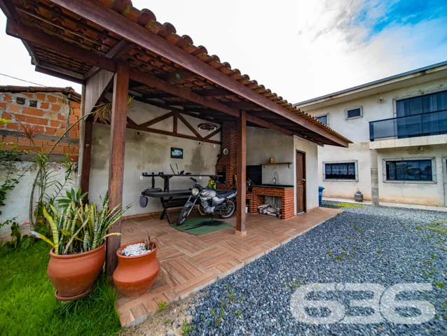 CASA COM 2 QUARTOS, NO BAIRRO PARANAGUAMIRIM, EM J
