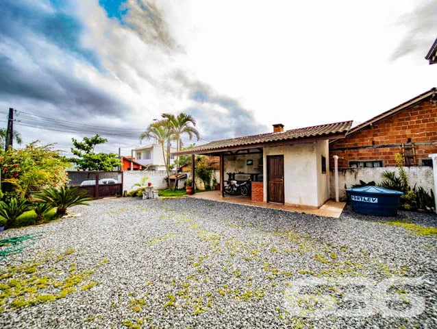 CASA COM 2 QUARTOS, NO BAIRRO PARANAGUAMIRIM, EM J
