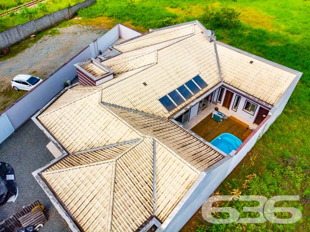 LINDĂSSIMA RESIDĂNCIA, DE ALTO PADRĂO, COM PISCINA