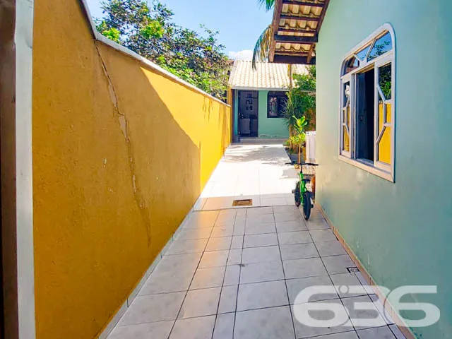 CASA Ă VENDA COM 2 QUARTOS E MAIS UMA EDĂCULA NOS