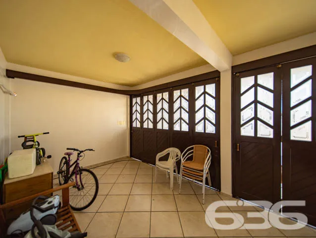 SOBRADO COM 1 SUÍTE MAIS 5 QUARTOS EM BALNEÁRIO BA