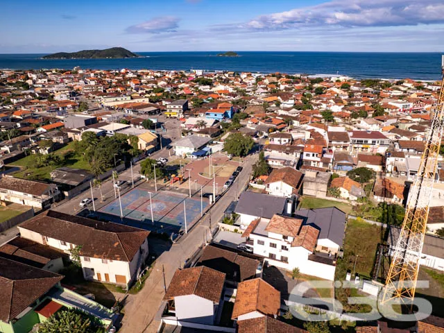 SOBRADO COM 1 SUÍTE MAIS 5 QUARTOS EM BALNEÁRIO BA