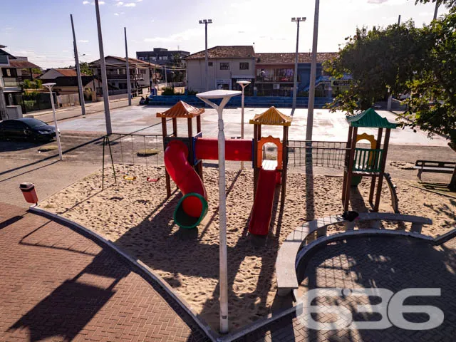 SOBRADO COM 1 SUÍTE MAIS 5 QUARTOS EM BALNEÁRIO BA