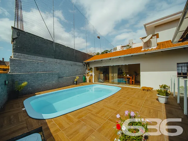 IMÓVEL COM SUÍTE + 2 QUARTOS NO BAIRRO SAGUAÇU

Es